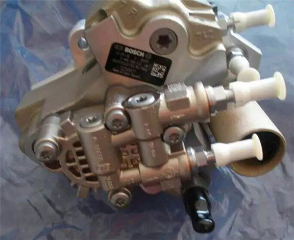 挖掘機(jī)發(fā)動機(jī)總成